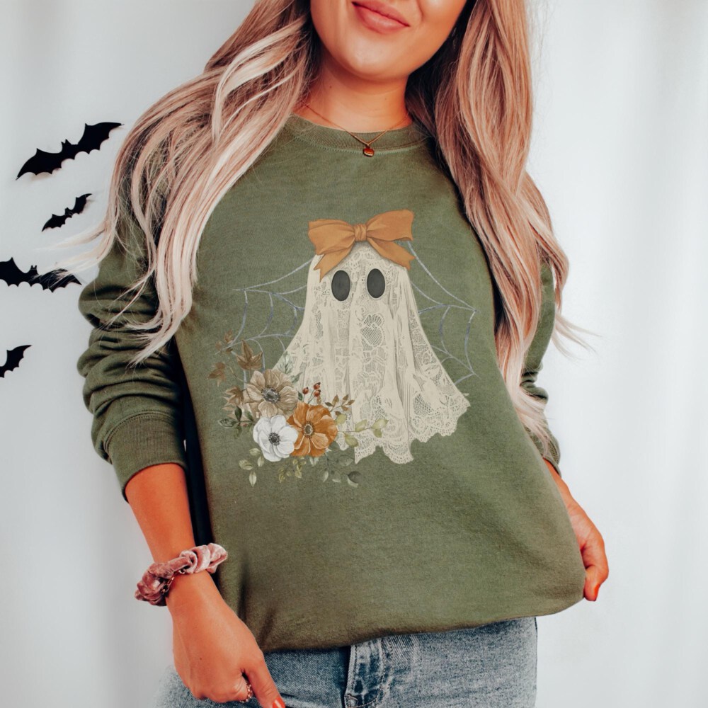 Halloween Lace Ghost Sweatshirt Ghost Bow Crewneck Coquette Halloween Sweater Spooky Fall Floral Long Sleeved Sweatshirt Cute Ghost Lovers