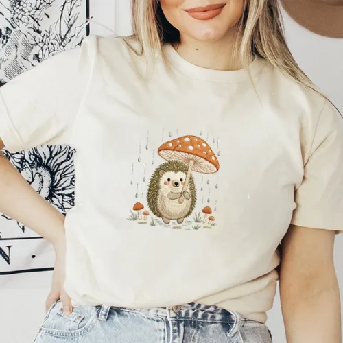 Hedgehog Mushroom T-Shirt – Cute Woodland Animal Cottagecore Nature Aesthetic Graphic Tee